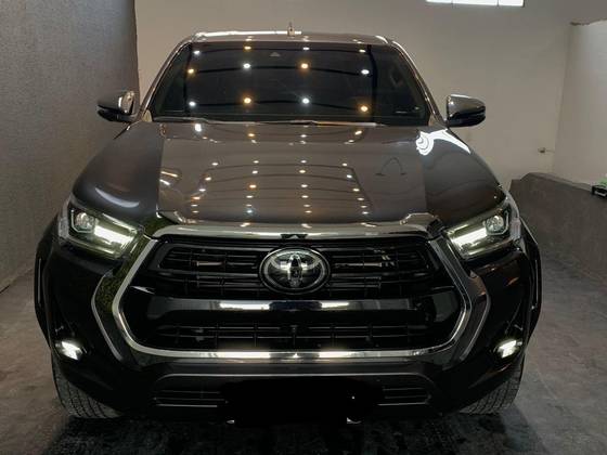 TOYOTA HILUX 2.8 D-4D TURBO DIESEL CD SRX PLUS 4X4 AUTOMÁTICO